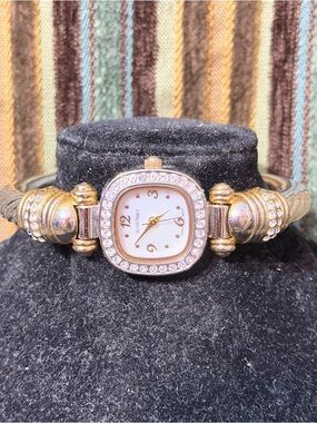 Ellen Tracy Crystal Accent Two-Tone Women's Bracelet Watch - Silver & Gold☑️